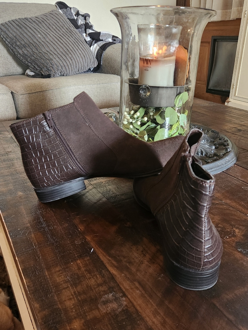 New! Naturalizer Jump ankle boots made of leather and suede! Women's Size 11